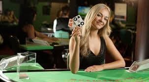 Platform jepang88 menampilkan navigasi sportsbook, kasino langsung, dan permainan slot di antarmuka utama